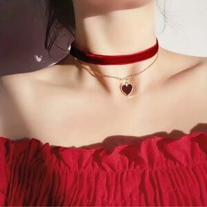 Vintage Double-Layer Heart Choker Necklace. Sexy Resin Clavicle Chain for Party